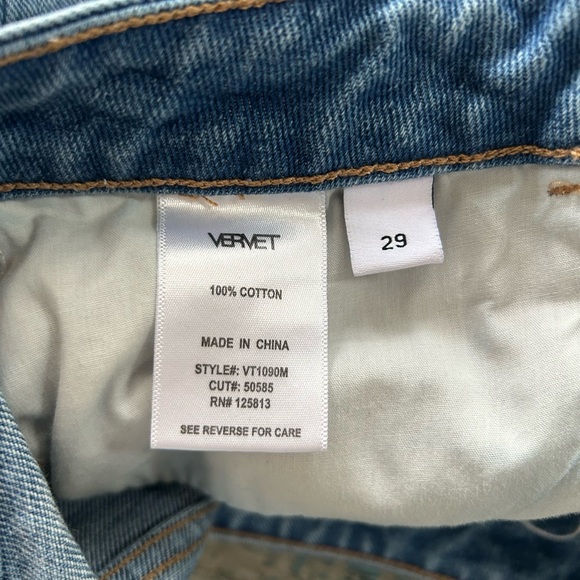 Vervet Jeans Distressed Front, Frayed Hem 29 waist, 26 inch inseam 12 inch rise - Picture 2 of 10